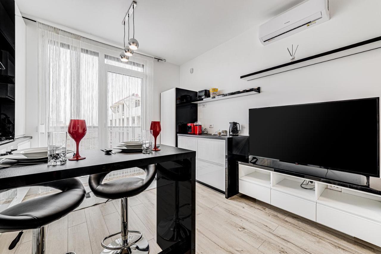 Ari Cinema Apartament With 2M Videoproiector Apartment Arad Exterior photo